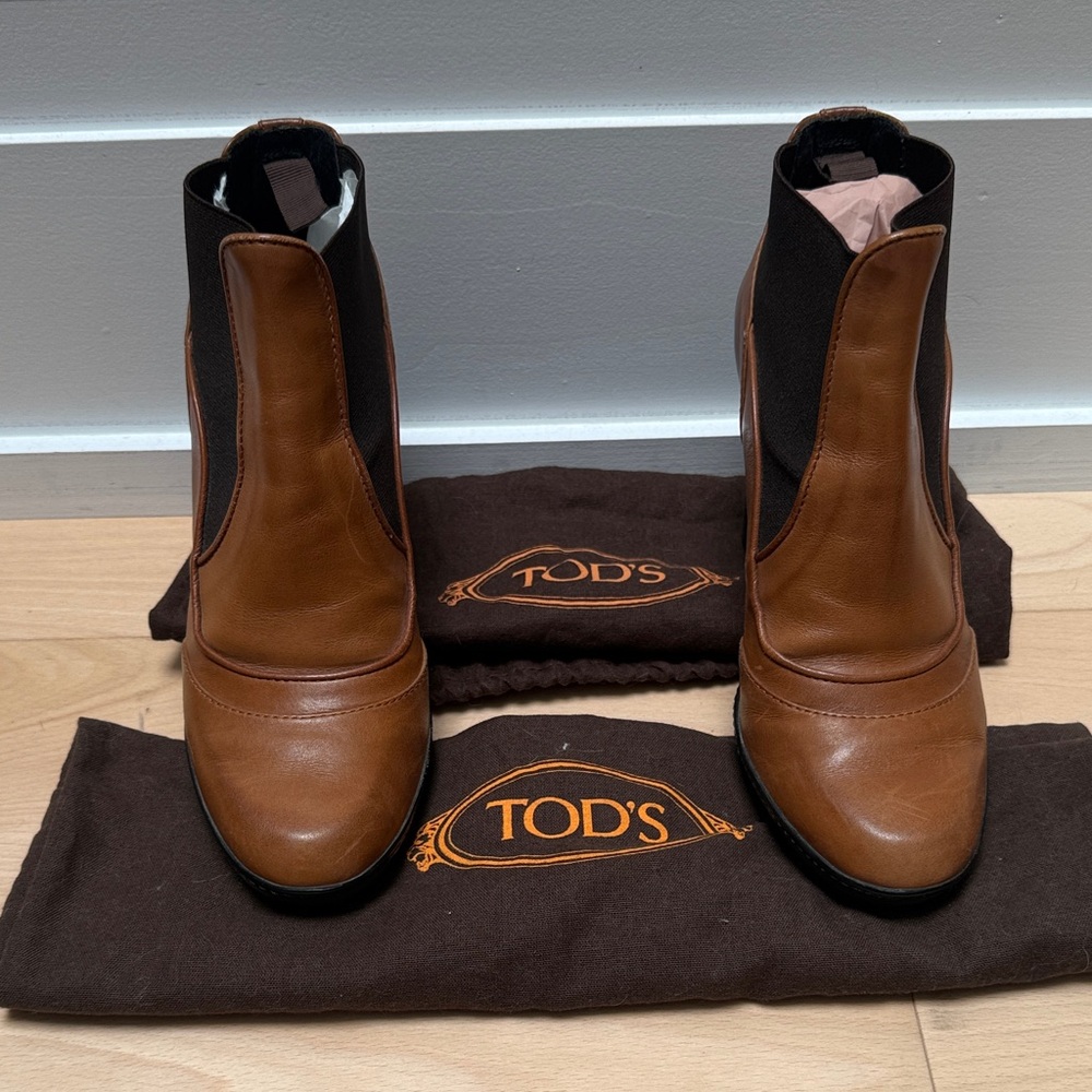 Tod's Tan Leather Boots With Black Elastic Sides